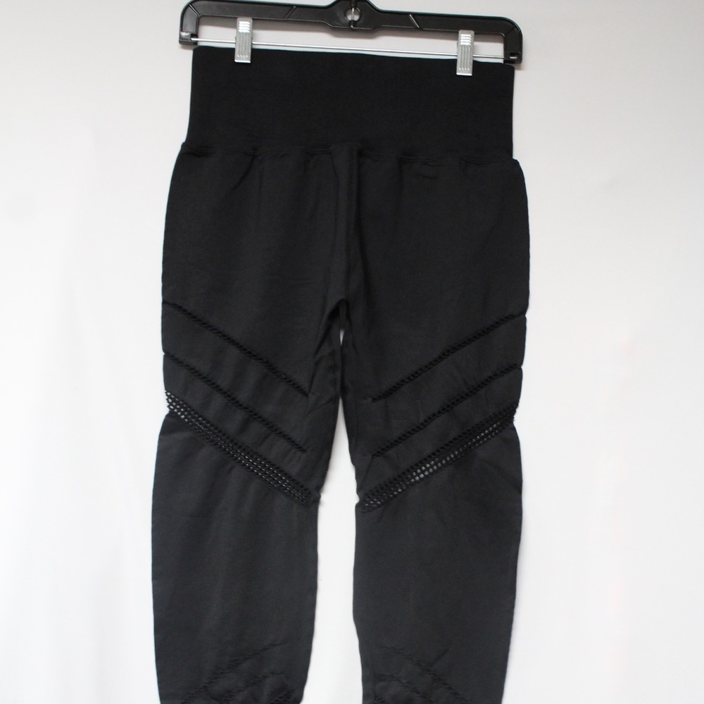 Cut The Frills Cut Out Leggings. Sz. M